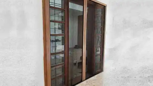 Pleated Mosquito Mesh for Large Doors with Wind Clips